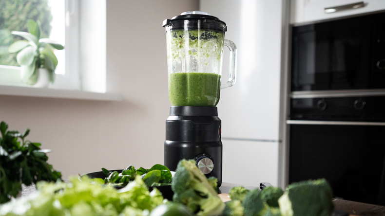 Preparar este batido lleva solo 5 minutos, ideal para las mañanas ocupadas.