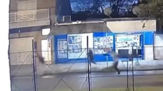 El asalto ocurrió en la esquina de Santa Rosa y Valentín Gómez, en Laferrere. El asalto ocurrió en la esquina de Santa Rosa y Valentín Gómez, en Laferrere.