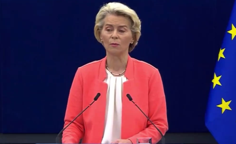 La política de la UE puso énfasis en cuanto a las políticas económicas y de competitividad.