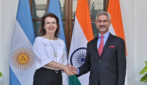 Mondino junto a Subrahmanyam Jaishankar, ministro de Asuntos Exteriores de India.