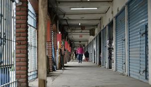 La mujer fue interceptada en la feria La Salada y dice que la drogaron y violaron.