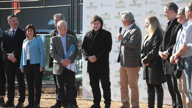 Javier Milei asiste al evento en La Rural.visibility