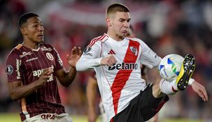 Franco Mastantuono, de lo mejorcito de River, domina el balón. Franco Mastantuono, de lo mejorcito de River, domina el balón.
