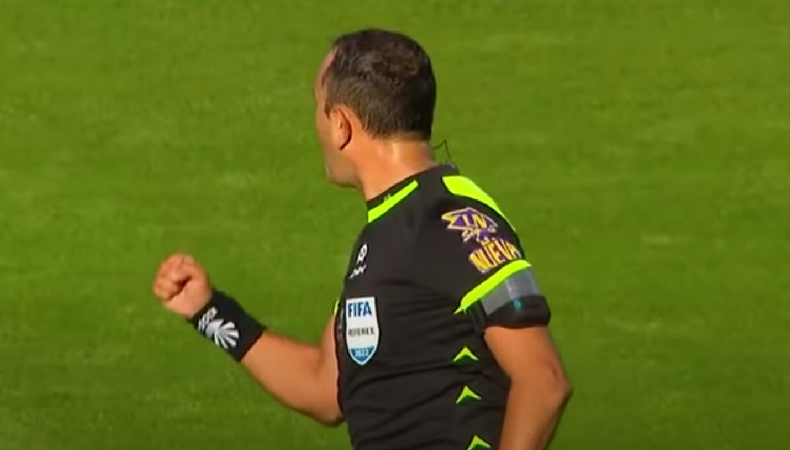Herrera festejó el acierto del juez de línea Bonfá.