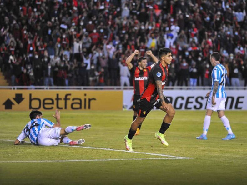 Racing y una dura derrota en Perú.