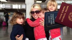 Wanda Nara e Icardi, con sus hijos en brazos, salieron llorando de Ezeiza Wanda Nara e Icardi, con sus hijos en brazos, salieron llorando de Ezeiza