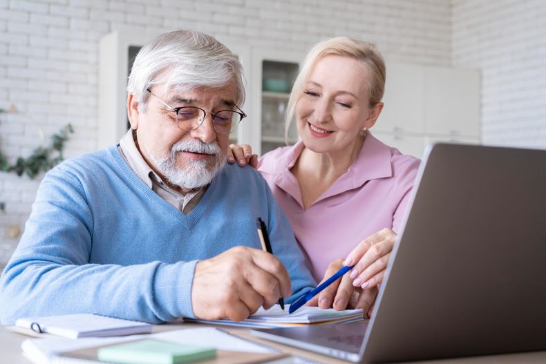 La investigación se centró en adultos mayores de distintos países europeos y comparó su estado físico y cognitivo con su nivel de dominio lingüístico.
