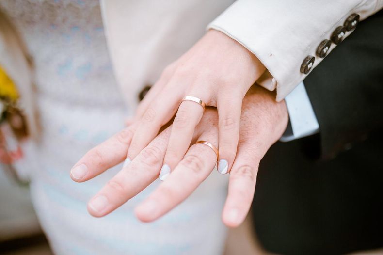 El inesperado momento en pleno casamiento: Se olvidaron las alianzas