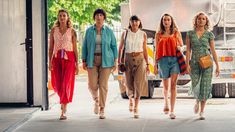 Una Muerte antes de una Boda llegó a Netflix como parte del creciente auge del cine polaco en la plataforma, ofreciendo una combinación de comedia, drama familiar y romance y se convirtió rápidamente en lo más visto. Una Muerte antes de una Boda llegó a Netflix como parte del creciente auge del cine polaco en la plataforma, ofreciendo una combinación de comedia, drama familiar y romance y se convirtió rápidamente en lo más visto.