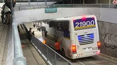 El micro sufrió daños de consideración y quedó completamenteinutilizable, El micro sufrió daños de consideración y quedó completamenteinutilizable,