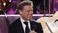 Argentina ocupa un lugar central en la vida del mexicano por que su mamá nació en este país. Argentina ocupa un lugar central en la vida del mexicano por que su mamá nació en este país.