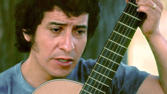 La policía encontró muerto al exmilitar que asesinó a Víctor Jara en su casa cuando fue a arrestarlo. La policía encontró muerto al exmilitar que asesinó a Víctor Jara en su casa cuando fue a arrestarlo.