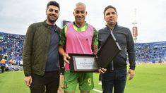 El futbolista Santiago Silva fue reconocido por su ex club Vélez Sarsfield. El futbolista Santiago Silva fue reconocido por su ex club Vélez Sarsfield.