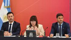 Patricia Bullrich junto a Luis Petri y Maximiliano Pullaro.