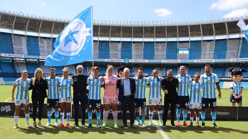 Racing presentó sus refuerzos de fútbol masculino y femenino con un entrenamiento mixto