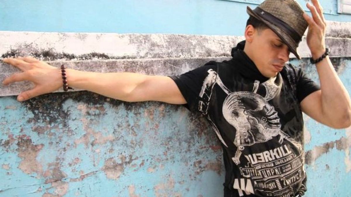 El cantante de La vecinita tiene antojo, Vico C, pelea por su vida