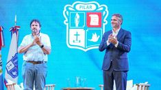 Achával junto al historiador Felipe Pigna, uno de los invitados al evento.