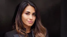 Antonela Roccuzzo lució un elegante tapado negro. Antonela Roccuzzo lució un elegante tapado negro.