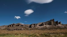 A menos de 40 minutos de la ciudad de Malargüe se encuentran estas formaciones rocosas que parecen castillos A menos de 40 minutos de la ciudad de Malargüe se encuentran estas formaciones rocosas que parecen castillos