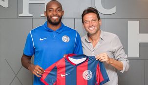 Diego Herazo junto al presidente, Marcelo Moretti.