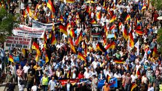 Simpatizantes del partido ultraderechista y anti inmigración AFD se manifiestan en Berlín.