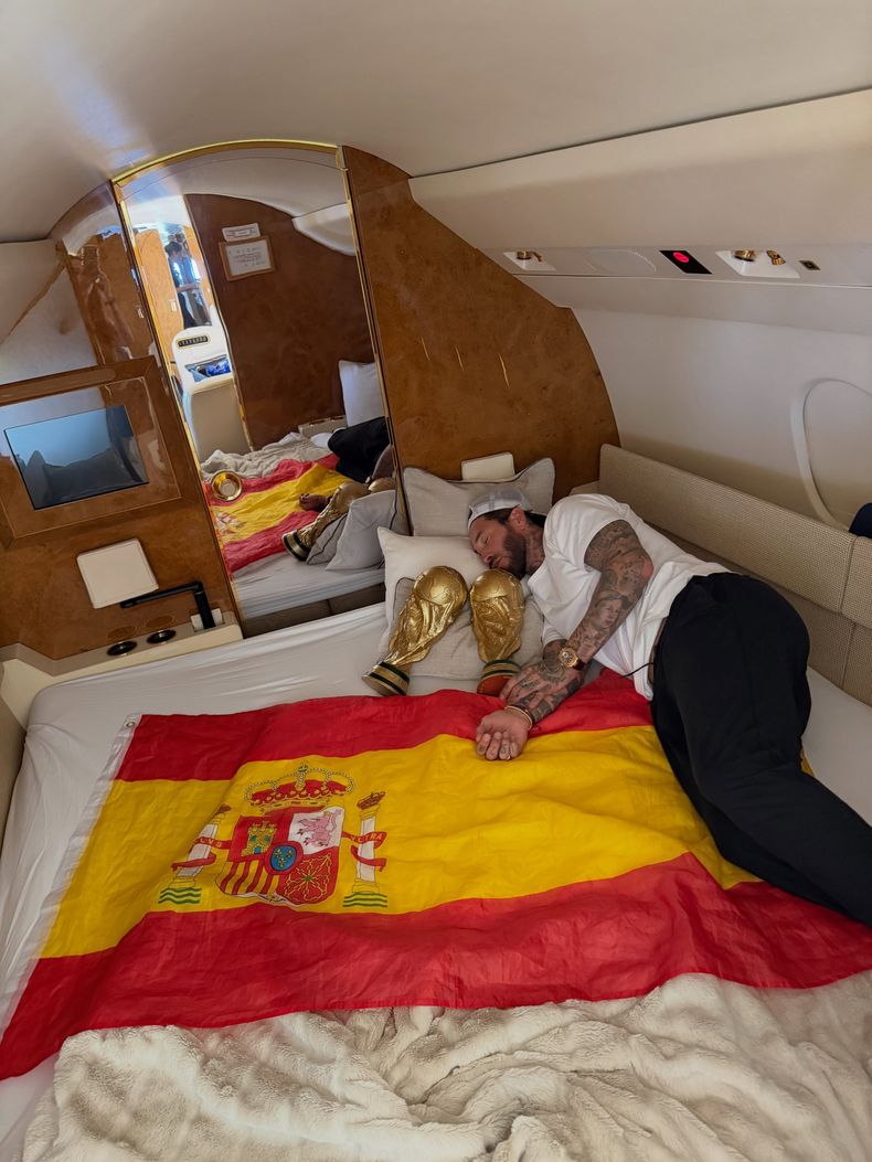 Sergio Ramos con dos Copas del Mundo.