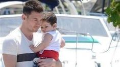 Las románticas vacaciones de Lionel Messi con su mujer y su hijo Thiago en Ibiza Las románticas vacaciones de Lionel Messi con su mujer y su hijo Thiago en Ibiza
