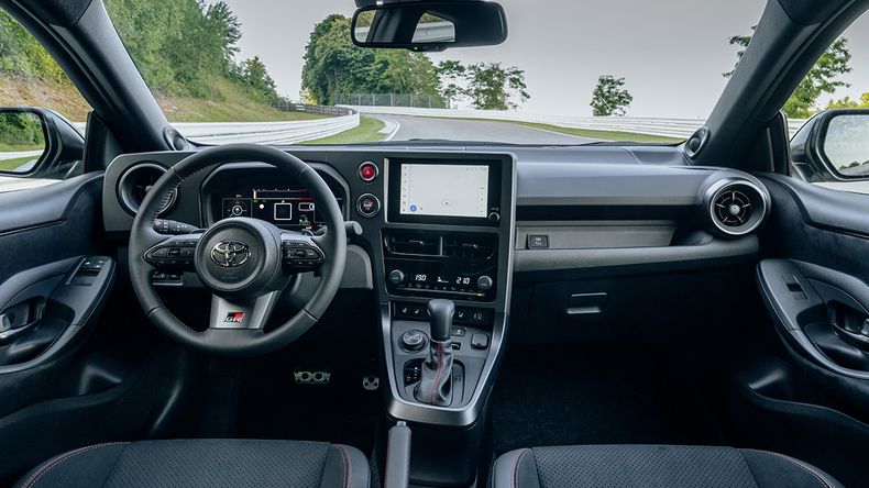 El renovado interior del GR Yaris.