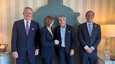 Caputo, Quirno y Oxenford junto a Eimear Bonner, directora financiera de Chevron. Caputo, Quirno y Oxenford junto a Eimear Bonner, directora financiera de Chevron.
