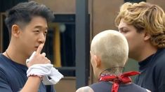 Martín iba a ser advertido por un grito y Furia lo interrumpió, por lo que no pudo escuchar todo. Martín iba a ser advertido por un grito y Furia lo interrumpió, por lo que no pudo escuchar todo.