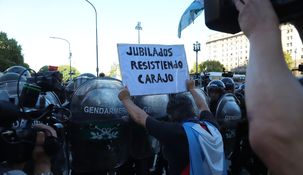 La Policía volvió a reprimir a los jubilados en el Congreso