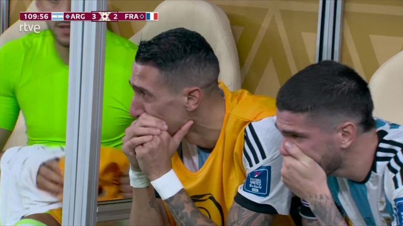 La emoción de los jugadores argentinos luego del gol de Messi.