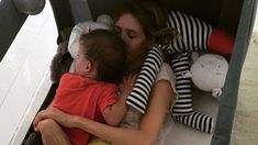 Guillermina Valdes hace alarde de su particular colecho con Lorenzo Tinelli en la cuna Guillermina Valdes hace alarde de su particular colecho con Lorenzo Tinelli en la cuna