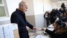 Tras emitir su voto, Grindetti pidió por una jornada donde la gente pueda expresarse masivamente Tras emitir su voto, Grindetti pidió por una jornada donde la gente pueda expresarse masivamente