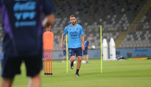 German Pezzela en los entrenamientos de la Selección en Emiratos Árabes Unidos.