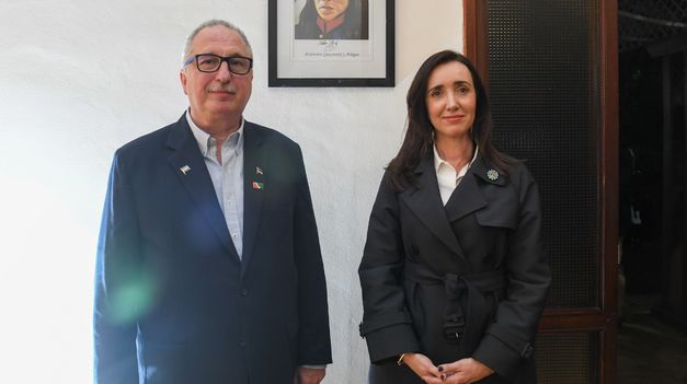 Victoria Villarruel fue recibida por el gobernador de Misiones, Hugo Pasalacqua.