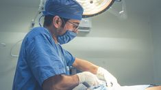 La vasectomía se realiza con anestesia local y a las pocas horas el paciente ya está en su casa. La vasectomía se realiza con anestesia local y a las pocas horas el paciente ya está en su casa.