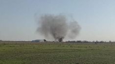 La avioneta se estrelló y luego se prendió fuego. La avioneta se estrelló y luego se prendió fuego.