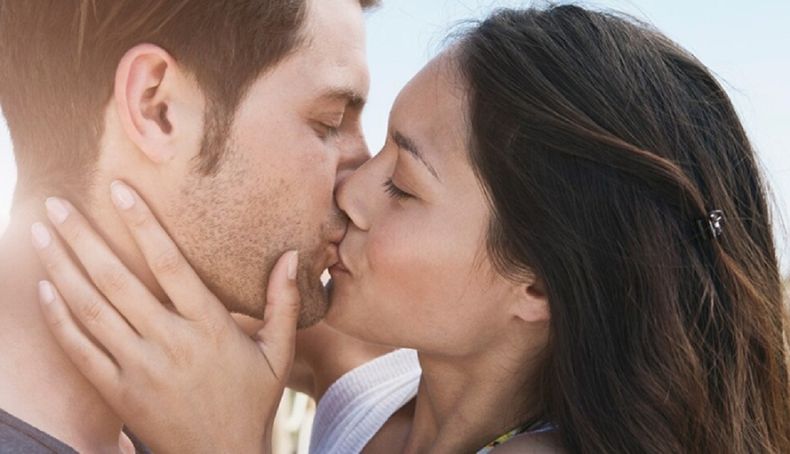 La Universidad de Oxford realizó una investigación sobre los besos.