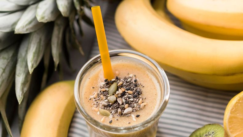 El licuado de banana y huevo se convirtió en una bebida popular entre los atletas y aficionados al fitness por sus propiedades que favorecen el crecimiento y la tonificación muscular.