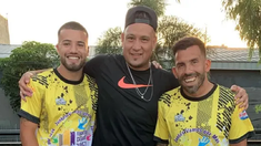 Marcelo Weigandt se mostró junto a Carlos Tevez en medio de la incertidumbre por su futuro en Boca. Marcelo Weigandt se mostró junto a Carlos Tevez en medio de la incertidumbre por su futuro en Boca.