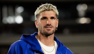 El look que eligió De Paul para ver un encuentro de fútbol. El look que eligió De Paul para ver un encuentro de fútbol.