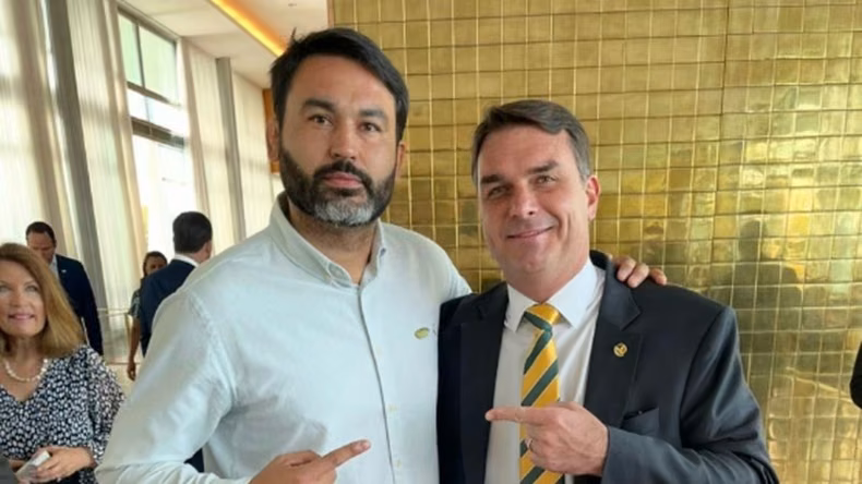 Leó Índio con Flávio Bolsonaro