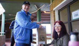 Passalacqua votó en el Centro Polivalente de Artes de la ciudad de Oberá. Passalacqua votó en el Centro Polivalente de Artes de la ciudad de Oberá.