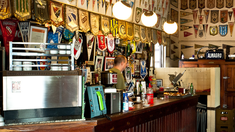 Ubicado en el barrio porteño de Almagro, hay un bodegón icónico que ha sabido mantener su relevancia a lo largo de más de 90 años. Ubicado en el barrio porteño de Almagro, hay un bodegón icónico que ha sabido mantener su relevancia a lo largo de más de 90 años.
