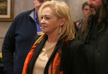 Claudia Bello ocupó diversos cargos durante la presidencia de Carlos Menem. Claudia Bello ocupó diversos cargos durante la presidencia de Carlos Menem.