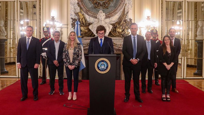 Adorni estuvo presente en la última cadena nacional del presidente Javier Milei. Adorni estuvo presente en la última cadena nacional del presidente Javier Milei.