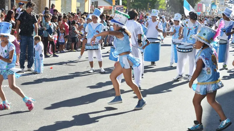 Distintos espacios urbanos se convierten en puntos de encuentro donde la música