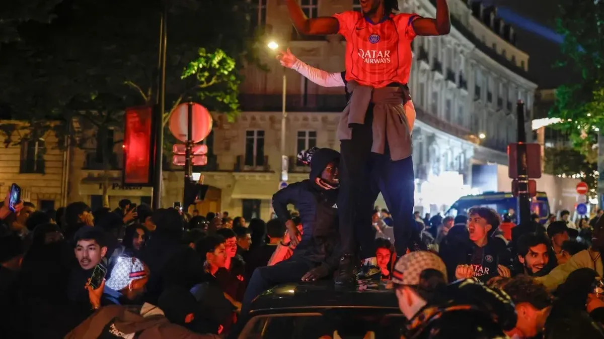 Caos y destrozos en París tras la clasificación de PSG a la final de Champions League: 127 detenidos y 11 heridos