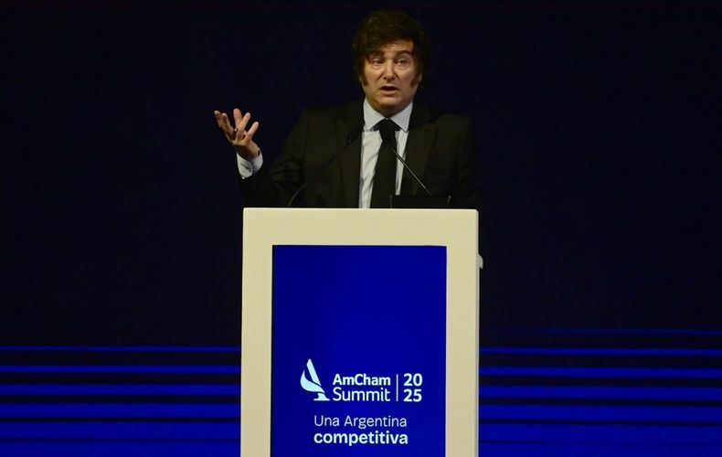 Frente a empresarios en AmCham